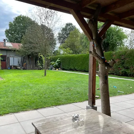 Aan De Dijk Casa de hóspedes