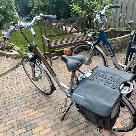 Aan De Dijk *