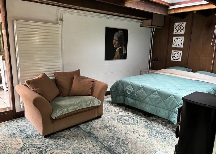 Aan De Dijk Πανσιόν *